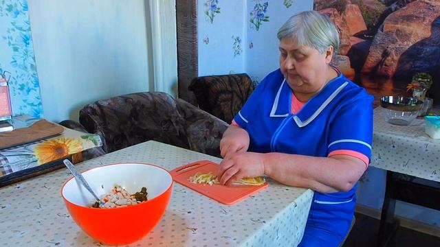 Готовлю салат с блинами смотреть онлайн