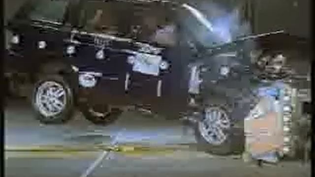 Range Rover MkIII Crash Test смотреть онлайн
