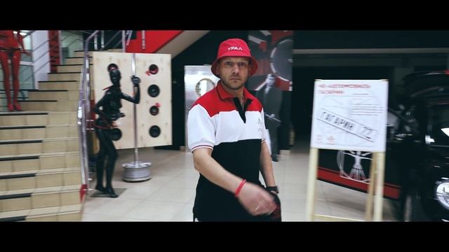 ? Показ одежды от Урал! смотреть онлайн