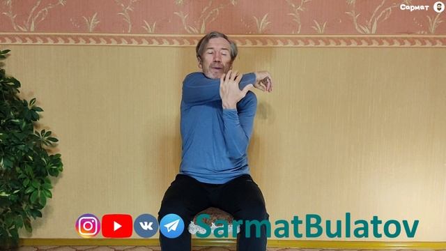 Небольшой комплекс упражнений на плечи, который я делаю, чтобы увеличить подвижность в плечах смотреть онлайн