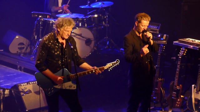 Bertrand Belin & Rodolphe Burger "La Chambre" (Kat Onoma) @ Casino de Paris 04/12/2019 смотреть онлайн