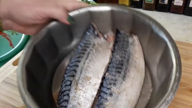 СКУМБРИЯ МАЛОСОЛЬНАЯ с чесноком и зеленью! ПРОСТОЙ РЕЦЕПТ! смотреть онлайн