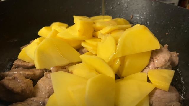 Жаркое в тыкве | Пробуем два варианта приготовления! Какой окажется вкуснее? смотреть онлайн