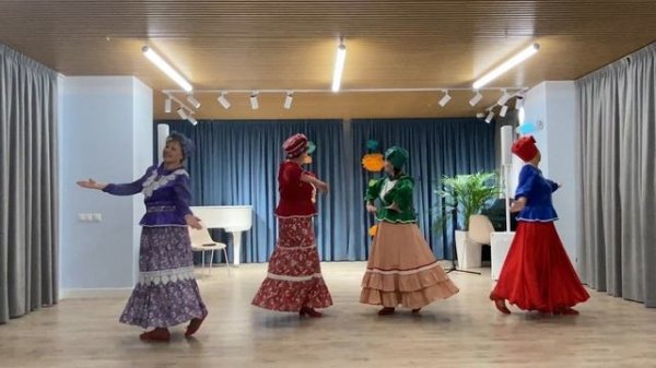 Танец " КУМУШКИ"