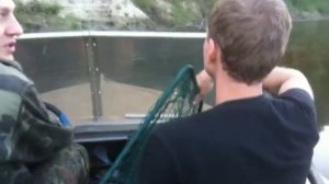 Лодка МКМ под мотором Mercury-25м груженая против течки