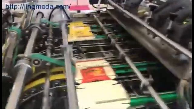 Оборудование для производства ланчбоксов в два потока. Возможно производство двух разных коробок. смотреть онлайн