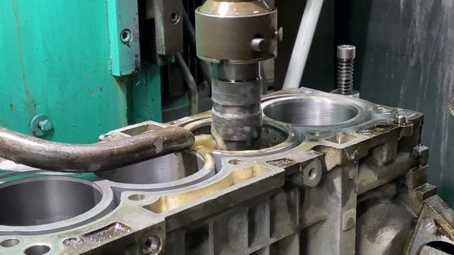 Хонингование цилиндров блока KIA Hyundai смотреть онлайн