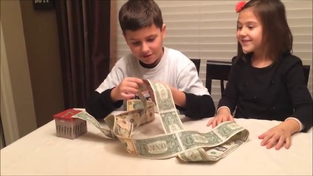 What's inside the MONEY BOX? | КОРОБКА С ДЕНЬГАМИ СЮРПРИЗ смотреть онлайн