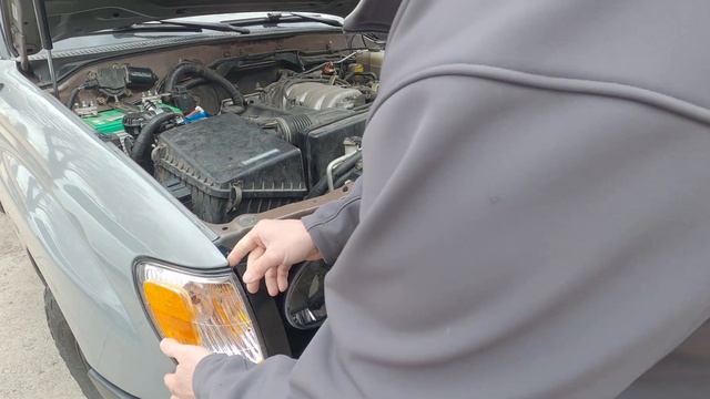 Toyota Land Cruiser 100 Series Land Cruiser Grilles Headlight & Grill Install смотреть онлайн
