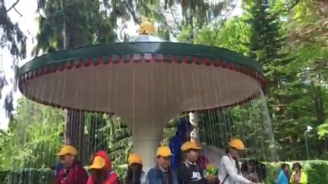 Бедные дети застряли в Питерском фонтане 😹😹,но в конце выбрались смотреть онлайн