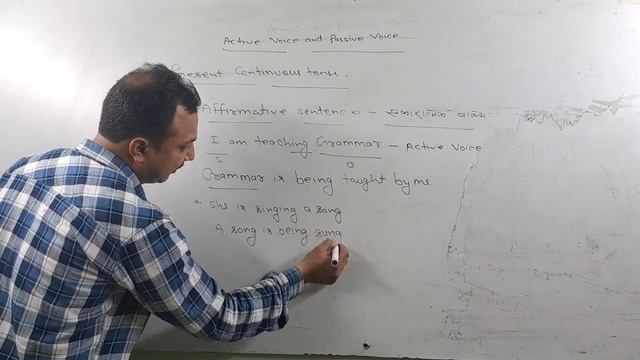 Active And Passive Voice/present Continuous Tense👈