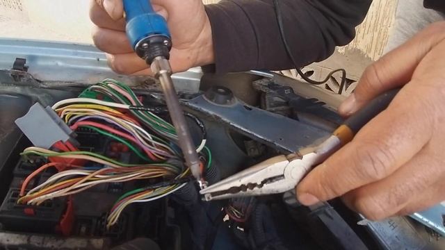 Ma voiture peugeot 206 ne demarre pas l Problème de demarrage 206 207 à cause la carte BSM смотреть онлайн