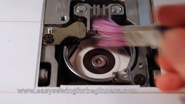 Sewing Machine Maintenance: How to Oil and Clean (Top Loading Bobbin) смотреть онлайн