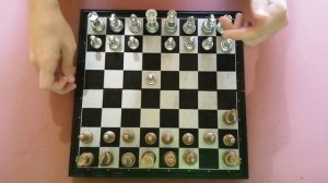 Показываем самый быстрый детский мат в шахматах.