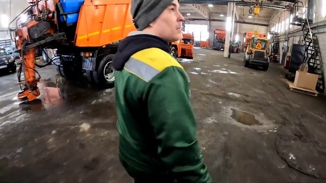 Дневная смена, день ремонта! Кудряш вернулся с командировки и передаёт всем привет✋? смотреть онлайн