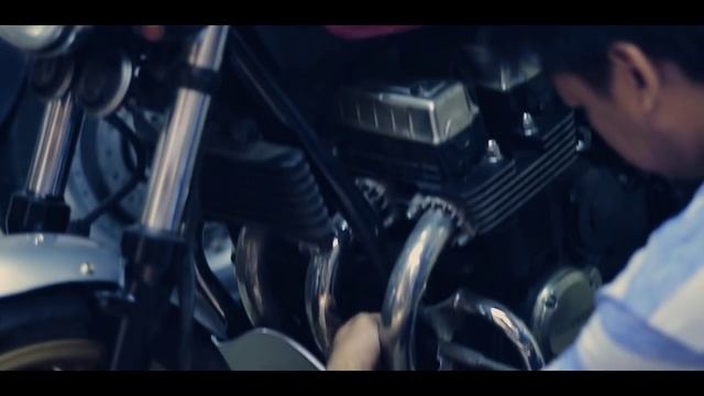Wild Custom Honda CB750 смотреть онлайн