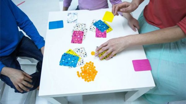 Board game «Squeeerrels ». Game rules.