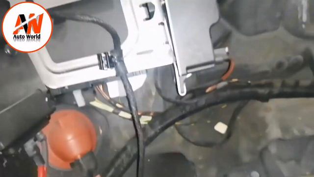 How to replace an Auxiliary battery in the Mercedes benz C300 C200 смотреть онлайн