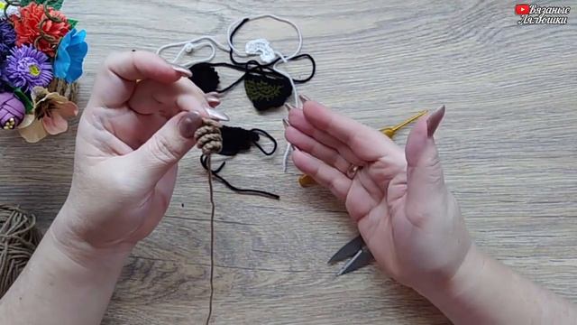 МК Зимняя брошка Птичка Синичка//Как связать брошку птичку смотреть онлайн