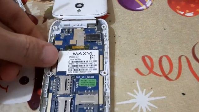 63. Телефон MAXVI E3. Phone MAXVI E3.