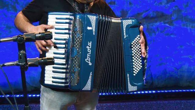 Sonola Maximum Piano Accordion 5 Switches Blue and Silver with Black Keys смотреть онлайн