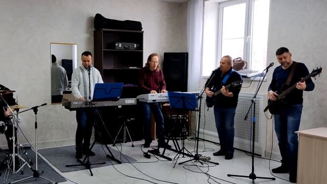 Заходите к нам на огонек - Александр Розенбаум | ВИА Перекрёсток смотреть онлайн