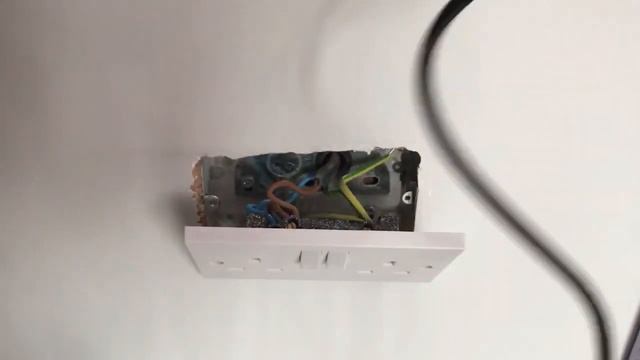 How to safely replace an electrical wall socket UK, plug socket смотреть онлайн