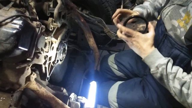 Чёрный терраш) Кузов снят, сальники поменяны и коробас установлен. смотреть онлайн