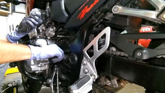 COMO CAMBIAR PIÑÓN DE ARRASTRE SUZUKI BANDIT 650 смотреть онлайн