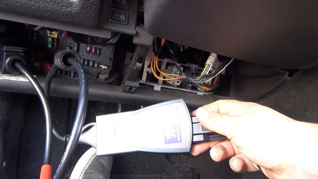 Installation et télécodage autoradio 206cc avec valise Lexia 3 / Diagbox смотреть онлайн