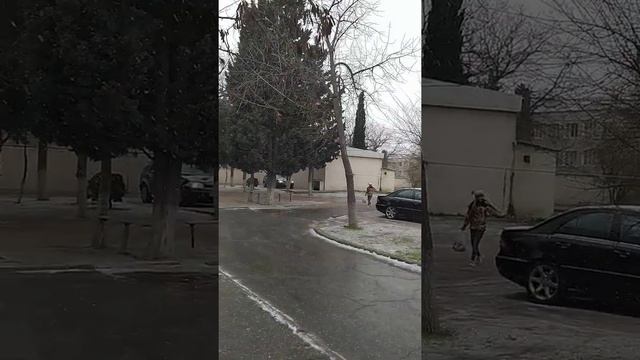 Красивые снеги на Азербайджане городе Сумгаите смотреть онлайн