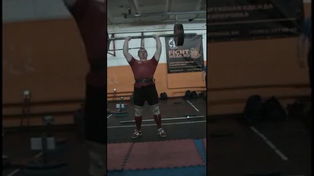 Взятие акселя в стойку прямым хватом и жим / Axle overhand power clean and press смотреть онлайн