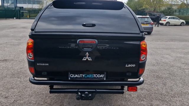 Mitsubishi L200 Barbarian Black Edition Walk Around смотреть онлайн