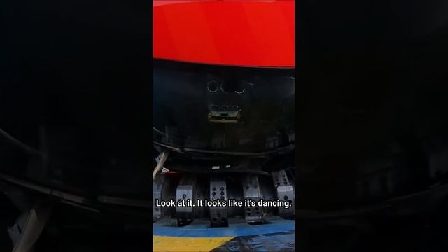 Уничтожение Ламборджини на огромном измельчитель!))) смотреть онлайн