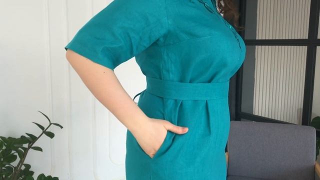 Платье из льна бирюзового цвета на поясе с вышивкой смотреть онлайн