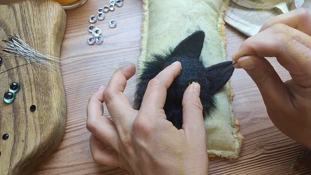 Не выкидывайте кошачьи усы! Они пригодятся для живых мини-портретов котиков? смотреть онлайн