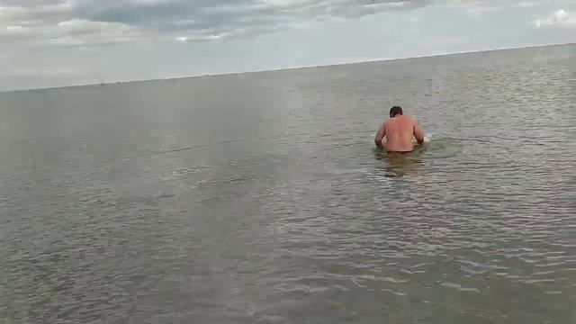 VLOG.Ловим больших медуз//Человек медуза