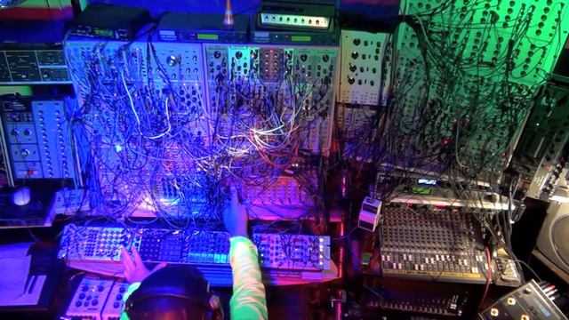 Make Noise Wogglebug Child Tones² смотреть онлайн