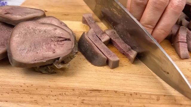 Rinderzunge. Wie man Rinderzunge richtig kocht. Was aus Rinderzunge kochen. смотреть онлайн