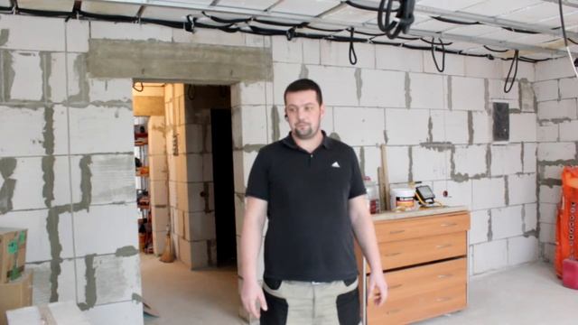 Электромонтаж в загородном доме. Черновая электрика по потолку. смотреть онлайн
