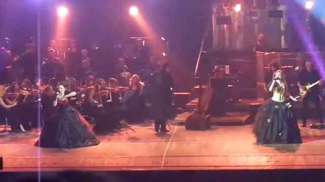 Noemie Garcia & Diane Dassigny - Six pieds sous terre смотреть онлайн
