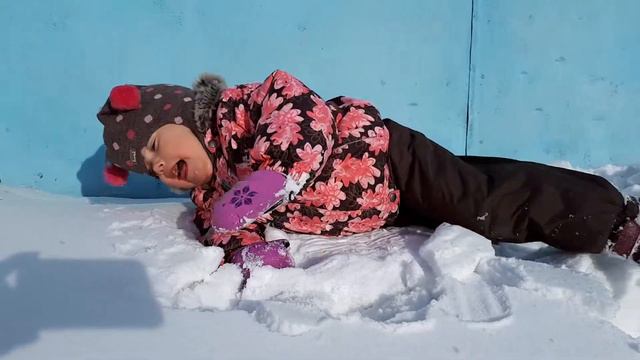 В Оленегорске вкусный снег смотреть онлайн