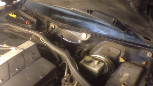 Снимаем блок клапанов печки на мерседес W220 S320