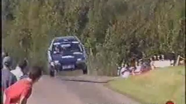 Машина врезался в толпу людей/The car crashed into a crowd of people смотреть онлайн