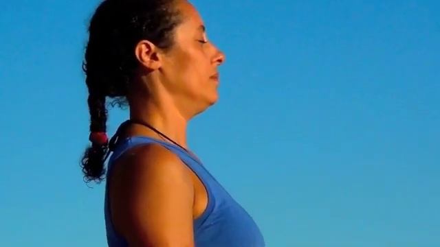 Gong Yoga Kriya Chi Om - Heart meridian, Yoga lesson, Meditation, part 1- Abby delSol смотреть онлайн