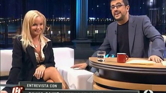 Silvia Saint Entrevista en Buenafuente - A3 - (4-10-2006) parte 2de2. смотреть онлайн