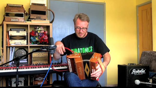 Derek Tarrant reviews The Morris II DG Melodeon by Fisitalia смотреть онлайн