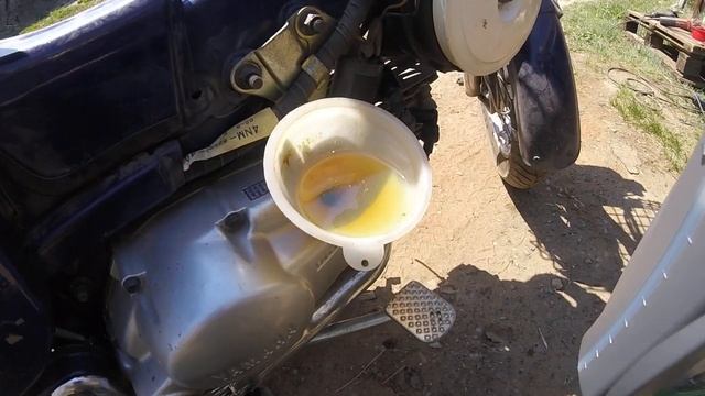 Замена масла на Yamaha Mate 90 (заливаем) смотреть онлайн