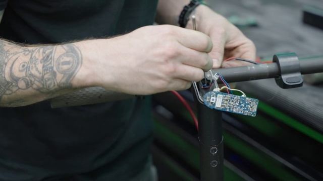 Xiaomi M365 Electric Scooter - Throttle Repair - Error Code 14 - Repair Tutorial ?️ смотреть онлайн