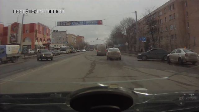 Встал на переходе, получи с правой.)